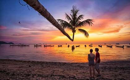 Закат на западном побережье Фукуока в марте - лучшее время для фотосессий