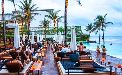 Infinity бассейн Potato Head Beach Club