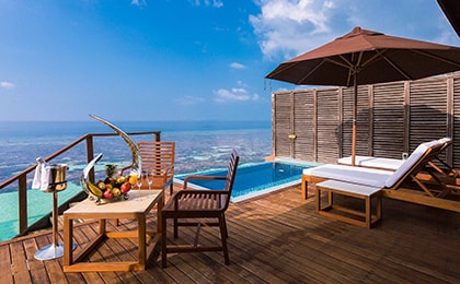 Вилла на воде Lily Beach Resort с собственным бассейном