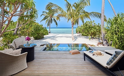 Пляжная вилла на Мальдивах для двоих с выходом на берег Fun Island Resort