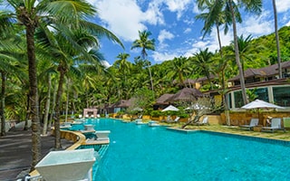 Отель Andaman White Beach Resort на пляже Найтон