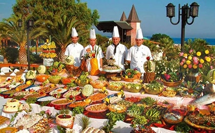 Шведский стол в отеле Кемера с турецкой и европейской кухней