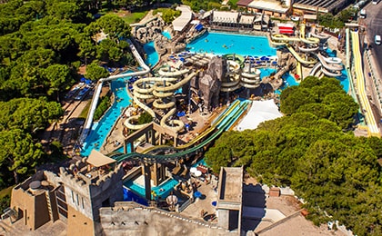 Детские водные горки в аквапарке отеля Белека - семейные развлечения в Турции