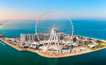 Колесо обозрения Ain Dubai на острове Blue Waters с видом на побережье JBR