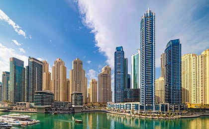 Небоскребы района Dubai Marina - современный квартал для туристов из Астаны